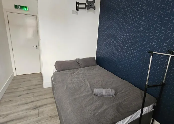 Double En Suit Room In Levenshulme