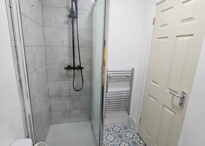 Double En Suit Room In Levenshulme