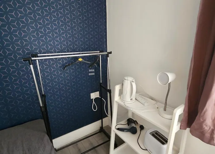 Double En Suit Room In Levenshulme